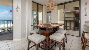 Condo, 3 habitaciones | Cocina privada | Refrigerador, horno y cafetera y tetera 