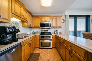 Private kitchen - Phoenix East 1511 3 Bedroom Condo (Orange Beach)