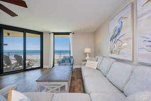 Condo, 3 Bedrooms | Living area