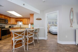 Condo, 3 Bedrooms | Private kitchen