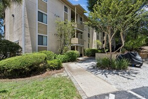 Condo, 2 Bedrooms | Exterior