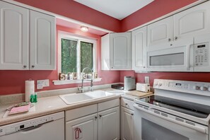 Condo, 2 Bedrooms | Private kitchen | Fridge, oven, coffee/tea maker