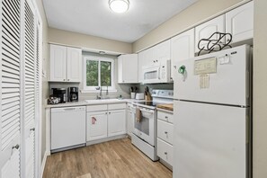 Condo, 2 Bedrooms | Private kitchen | Coffee/tea maker, fridge, oven - 5d Amelia Landings 2 Bedroom Condo by RedAwning (Fernandina Beach)
