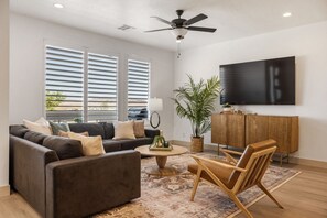 Maison en rangée, 4 chambres | Aire de séjour | Téléviseur connecté