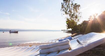 Seafront Luxury Villa w 3-en Suite BR BBQ