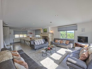 Fernseher, Kamin, DVD-Player, Tischtennisplatte