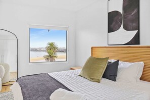 3 bedrooms, desk, iron/ironing board, WiFi