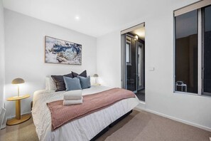 3 bedrooms, desk, iron/ironing board, WiFi