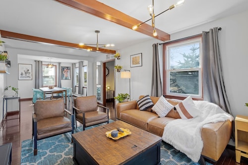 Renovated 5BR/2BA Atlantic City Retreat Home