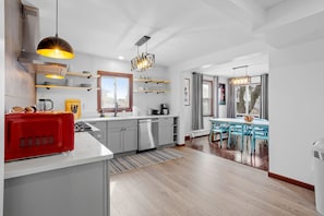 Microonde, forno, piano cottura, lavastoviglie