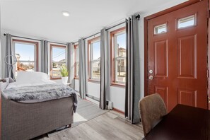 5 chambres, fer et planche à repasser, Wi-Fi, draps fournis