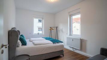 3 Schlafzimmer, Schreibtisch, Bügeleisen/Bügelbrett, WLAN