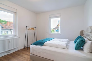 3 bedrooms, desk, iron/ironing board, WiFi