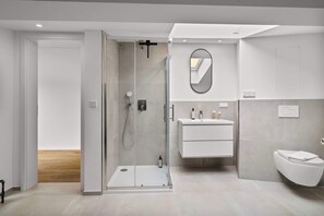 Douche, séchoir à cheveux, serviettes fournies