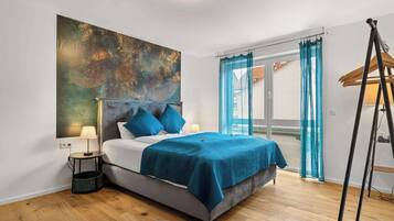 5 Schlafzimmer, Schreibtisch, Bügeleisen/Bügelbrett, WLAN