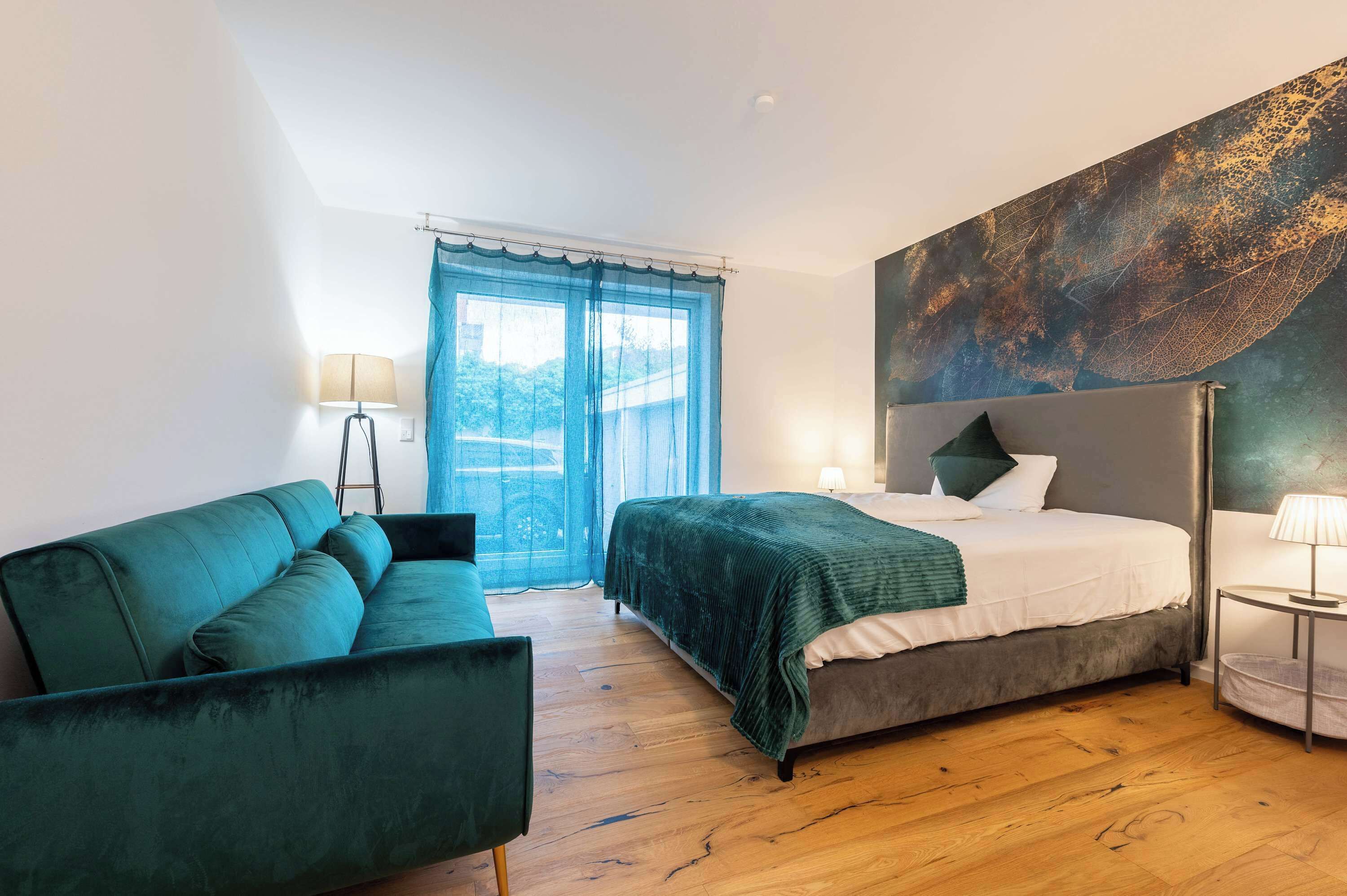 5 bedrooms, desk, iron/ironing board, WiFi