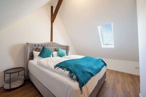 4 Schlafzimmer, Schreibtisch, Bügeleisen/Bügelbrett, WLAN