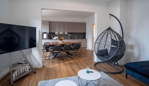 LiT LiVING: Luxus |Box SprIng| Netflix |Maisonette