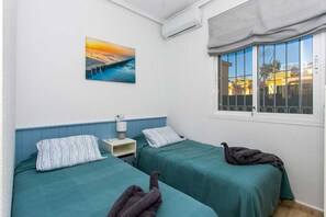 2 bedrooms, iron/ironing board, WiFi, bed sheets - CH Casa Clementina Rojales (Rojales)