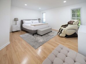 4 Schlafzimmer, Schreibtisch, Bügeleisen/Bügelbrett, Reisekinderbett