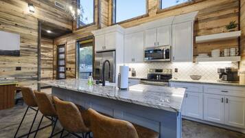 冰箱、微波炉、烤箱、炉灶