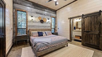 2 makuuhuonetta, silitysrauta/-lauta, ilmainen Wi-Fi, vuodevaatteet