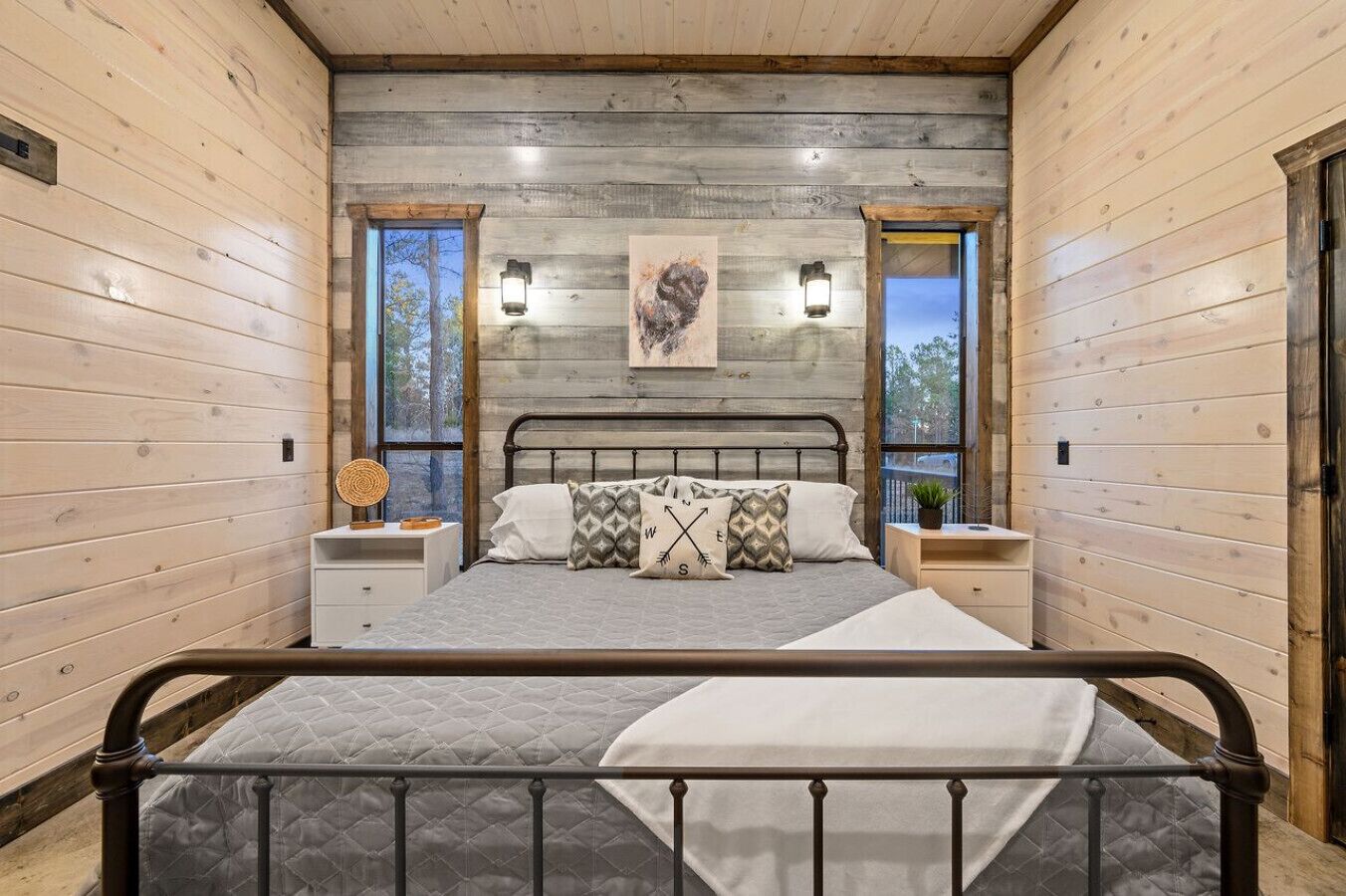 2 室のベッドルーム、アイロン / アイロン台、WiFi (無料)、ベッドシーツ