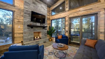 Una Smart TV, una chimenea