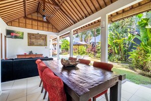Outdoor dining - Romantica Villa with Private Pool (Ubud)