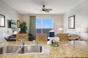 Dining - Beachfront Stunning Unobstructed Gulf view. Large balcony. 100ft long pool (Panama City Beach)