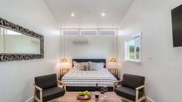 5 bedrooms, desk, iron/ironing board, free WiFi