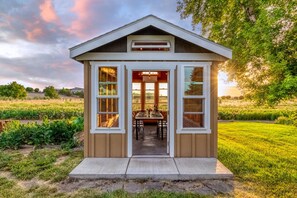 Outdoor dining - Welcome to The Abbey Vineyard (Walla Walla)