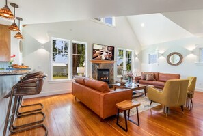 Smart TV, fireplace - Welcome to The Abbey Vineyard (Walla Walla)