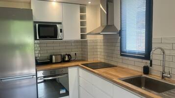 Réfrigérateur, micro-ondes, four, lave-vaisselle