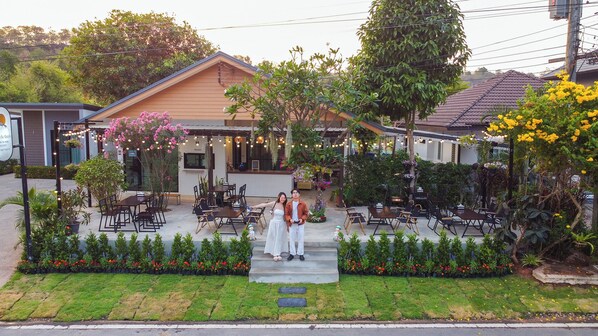Ảnh chưa phân loại, 1 trong số 83 ảnh, nút