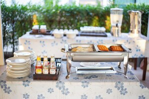 Alimentos y bebidas