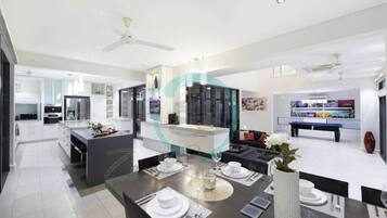 Luxury Villa | In-room dining