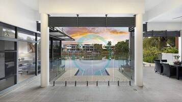 Luxury Villa | Terrace/patio