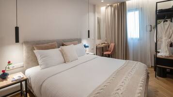 1 bedroom, hypo-allergenic bedding, minibar, in-room safe