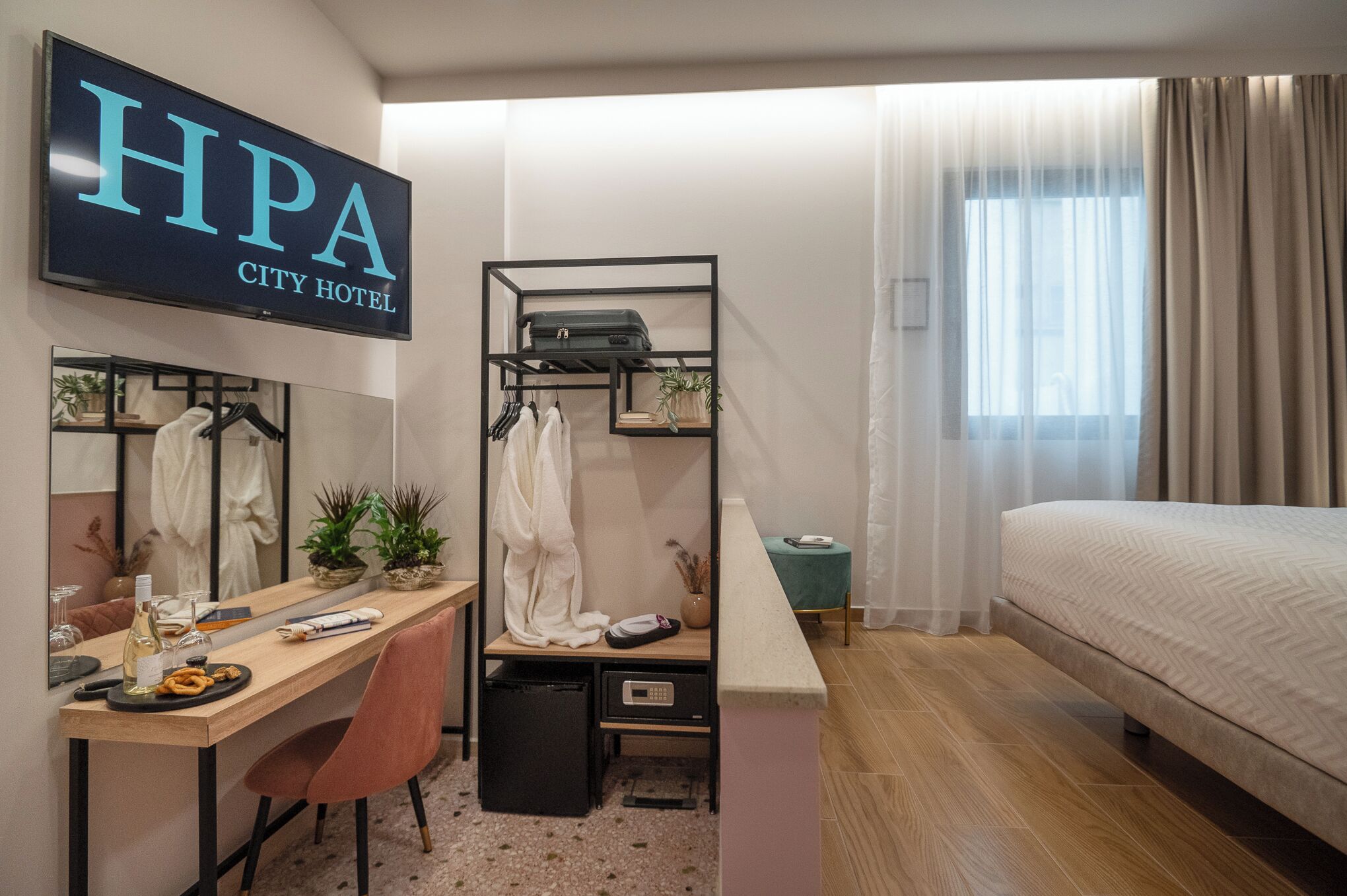 Literie hypoallergénique, minibar, coffres-forts dans les chambres