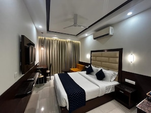 Deluxe Room | In-room safe, free WiFi
