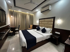 In-room safe, free WiFi