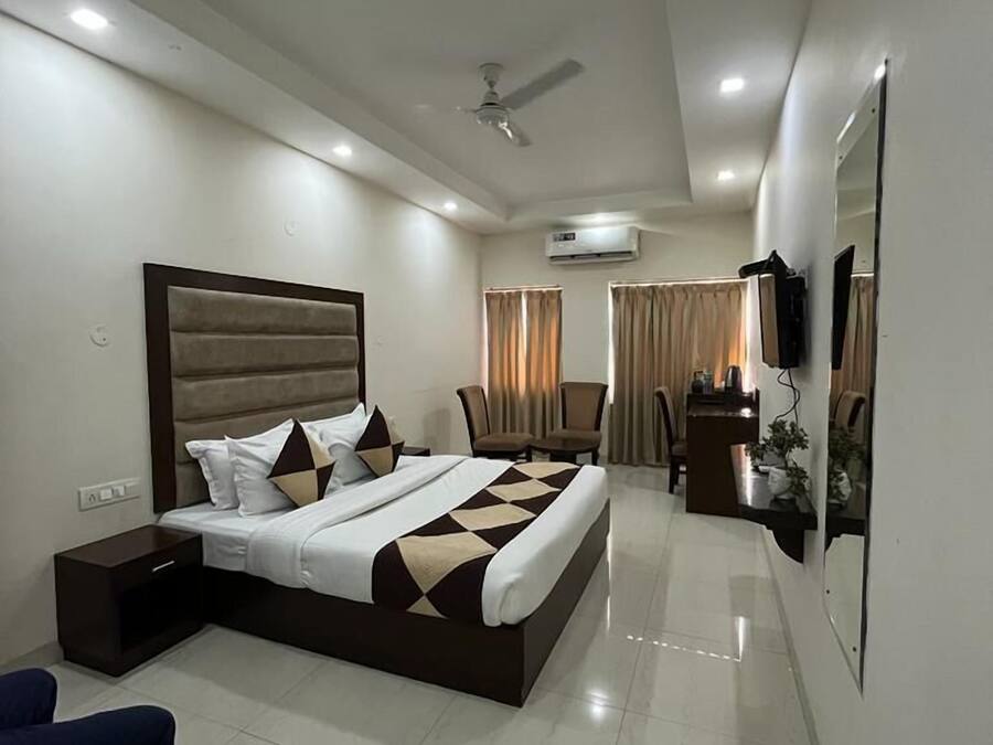 In-room safe, free WiFi