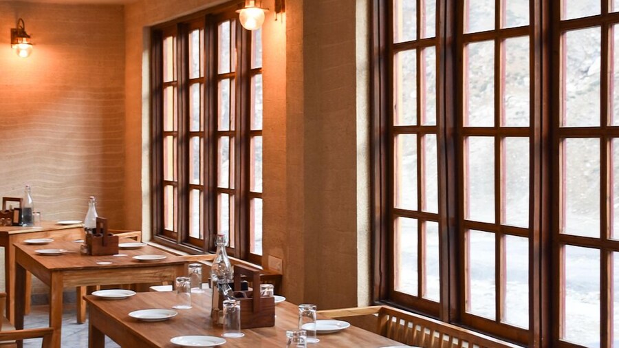 Moustache Koksar Luxuria