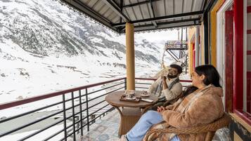 华丽宿舍, 男女混合宿舍, 山景 | 阳台