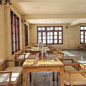 Restaurant - Moustache Koksar Luxuria (Lahul)