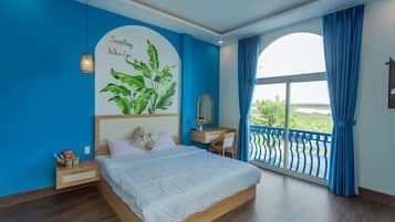 Dobbeltrom – basic | Safe på rommet, blendingsgardiner og wi-fi (inkludert)