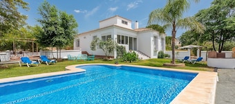 Holiday Home "Casa Rural Dehesa De Las Yeguas" with Pool, Terraces & Wi-Fi