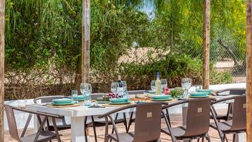 屋外ダイニングエリア