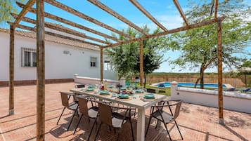 屋外ダイニングエリア